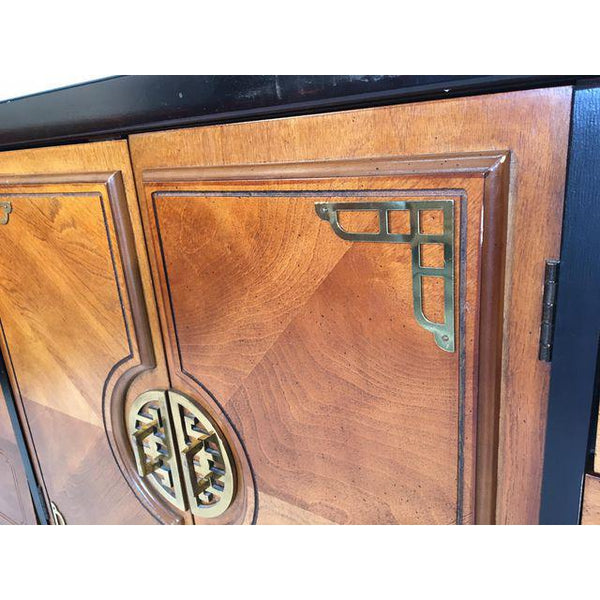 Bassett Hollywood Regency Asian Chinoiserie Dresser close up