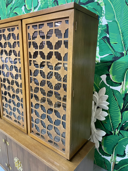 Mid-Century Modern Asian Chinoiserie China Cabinet close up