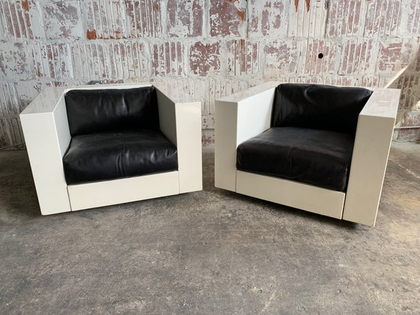 Pair of Saratoga Chairs by Massimo Vignelli for Poltronova front view
